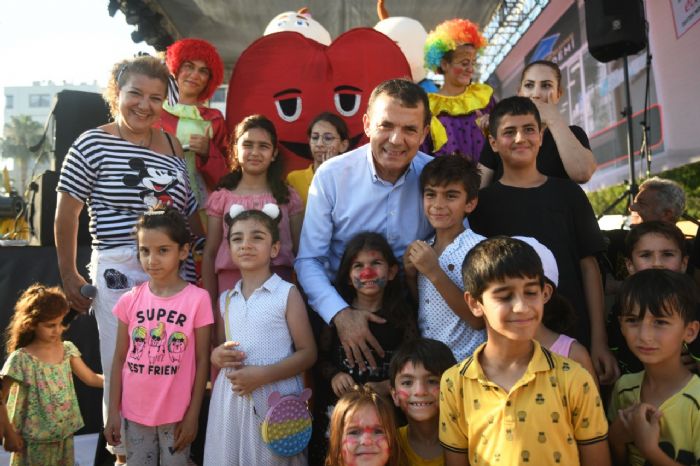 Yenişehir Belediyesinden çocuklara  karne hediyesi...