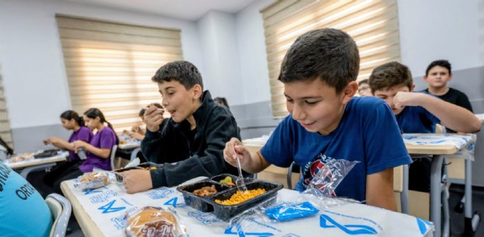  MERSN BYKEHRDEN RENCLERE YEMEK DESTE...