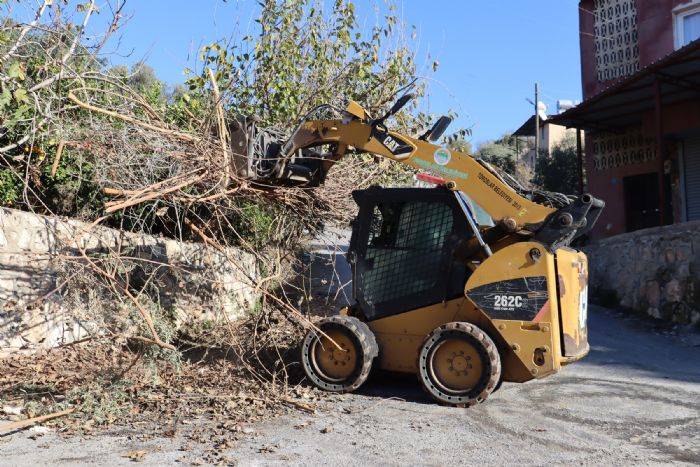 TOROSLAR BELED�YES�’NDEN MAHALLELERDE TEM�ZL�K �ALI�MASI...