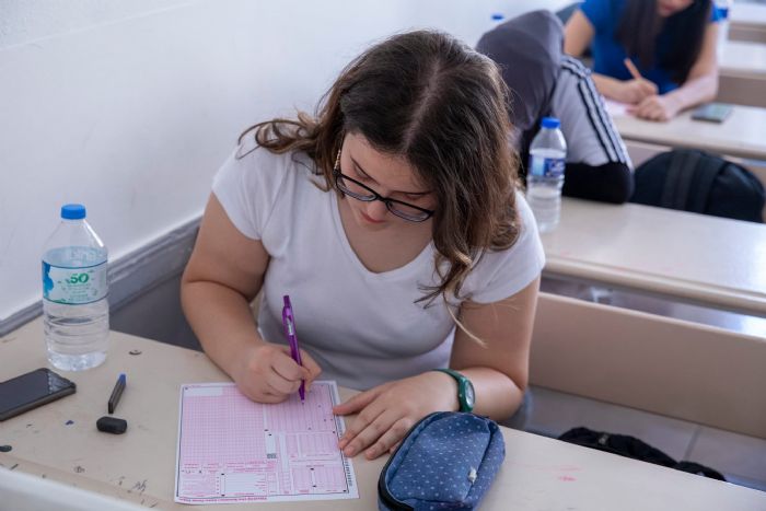 MERSN BYKEHR, YKSYE HAZIRLIKTA SON DZLKTE DE RENCLERN YANINDA...