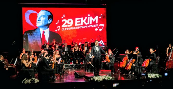 BYKEHR KENT ORKESTRASI, CUMHURYETN ESZ EZGLERN MERSNLLERE SUNDU...