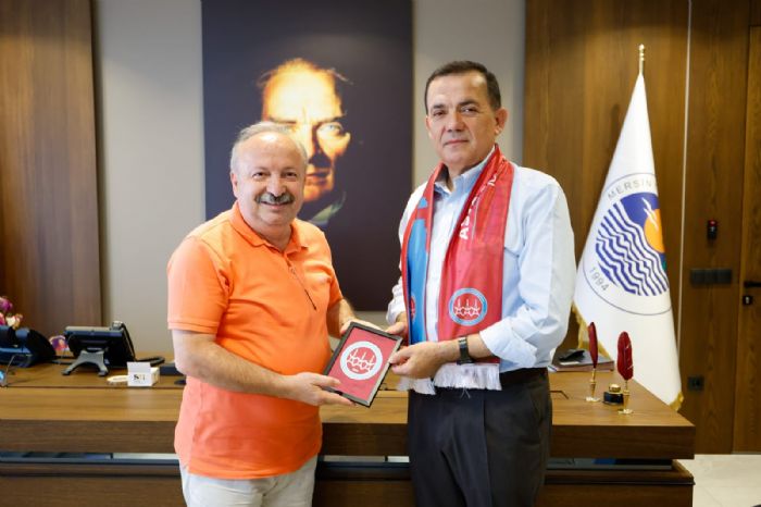 Paris Trabzonlular Derneinden Bakan Abdullah zyiite teekkr ziyareti...