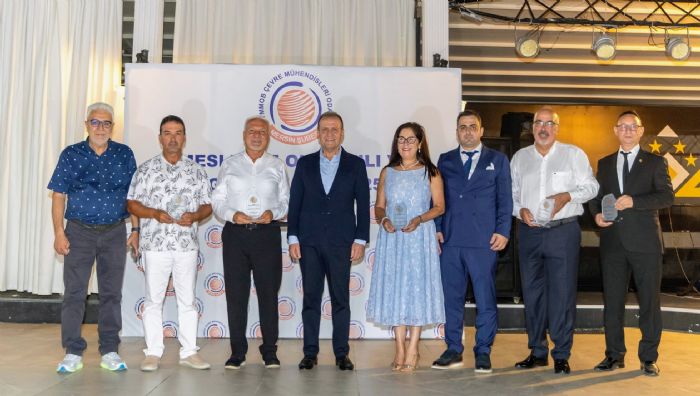  BAKAN SEER, MO MERSN UBESݒNN GALA GECES PROGRAMINDA...