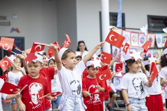 30 AUSTOS ZAFER BAYRAMI COKUSU OCUK GELM MERKEZLERݒN DE SARDI...