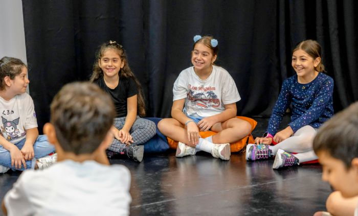 MERSN BYKEHRDEN CRETSZ TYATRO KURSU...