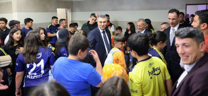 TOROSLAR MERSN STADYUMUNDA OCUKLARLA...