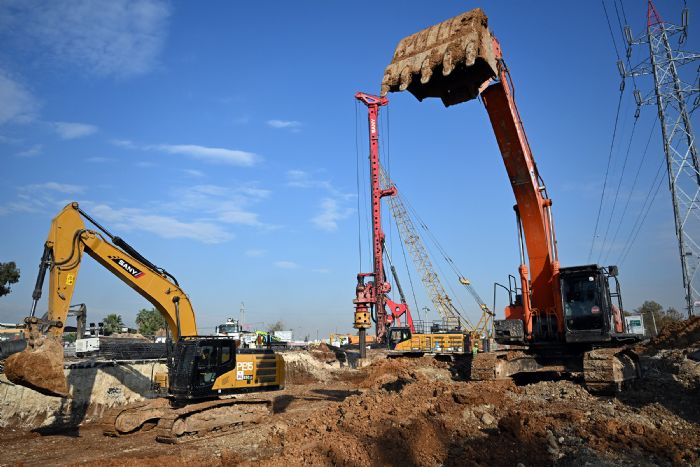 MERS�N B�Y�K�EH�R’�N TRAF��� RAHATLATMA �ALI�MALARI DEVAM ED�YOR...