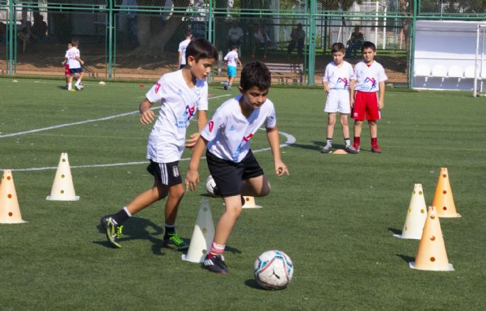 BYKEHRN FUTBOL KURSLARI GELECEN FUTBOLCULARINI YETTRYOR...