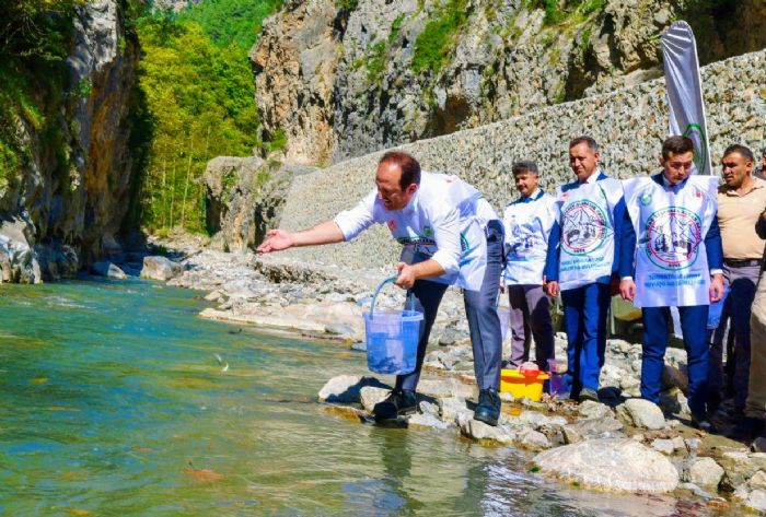 VAL PEHLVANDAN,  BAHE ALABALIK RETME VE YETTRME STASYONUNA ZYARET...