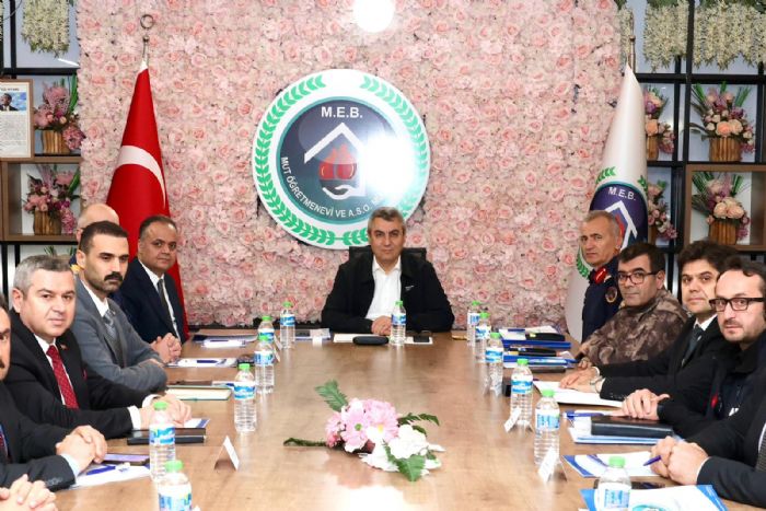 VAL� TOROS, MUT VE  G�LNAR’DA...