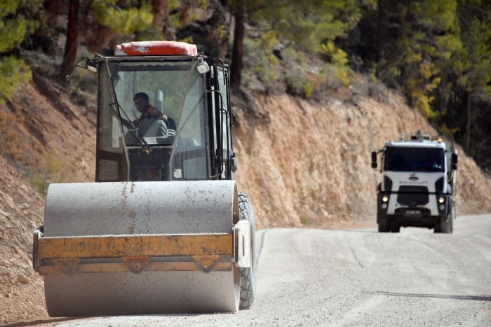 MERSN BYKEHR KIRSAL MAHALLELERDEK YOL ALIMALARINI SRDRYOR...  