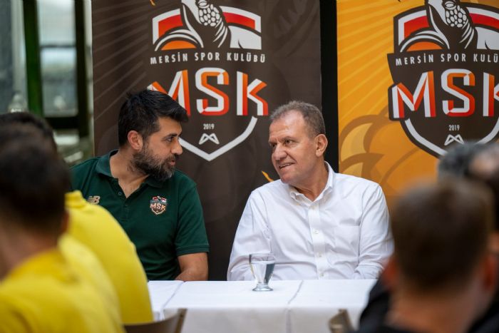   BAKAN SEER, MSK ERKEK BASKETBOL TAKIMI LE BR ARAYA GELD...