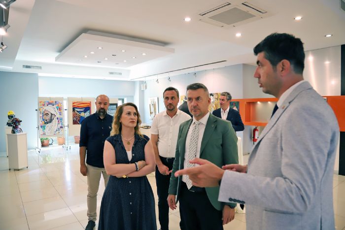  Atktan Sanata sergisi ald...