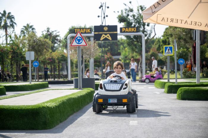 OCUKLAR MERSN BYKEHR TRAFK PARK’TA...